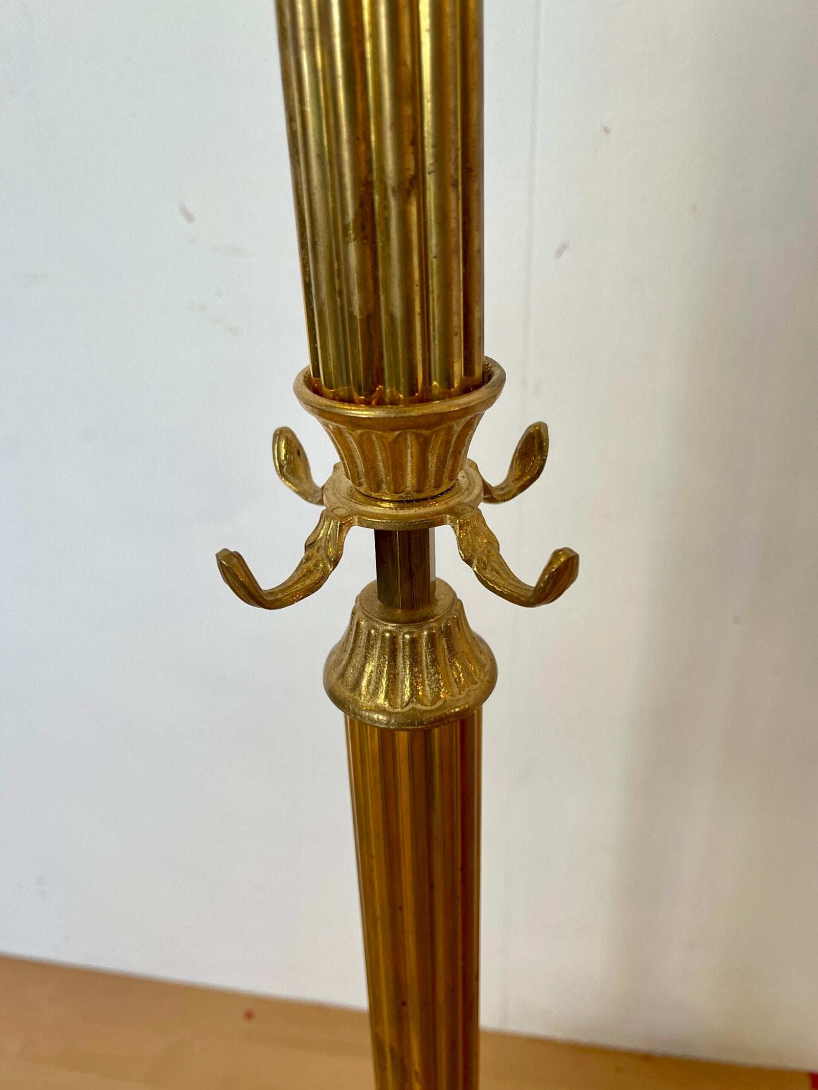 Appendiabiti da terra in stile antico, stile hollywood regency anni '50