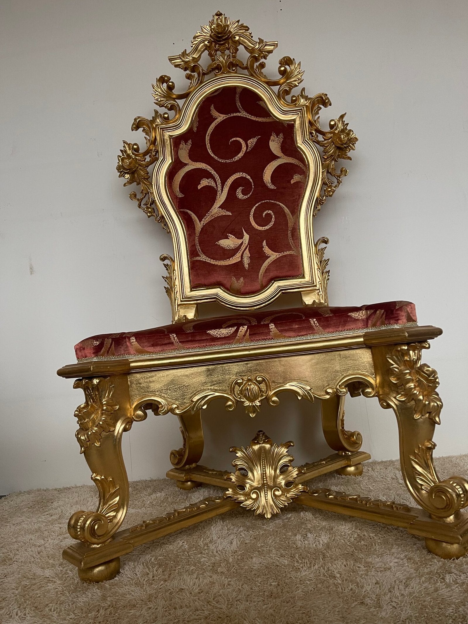 Trono dorato italiano in stile barocco