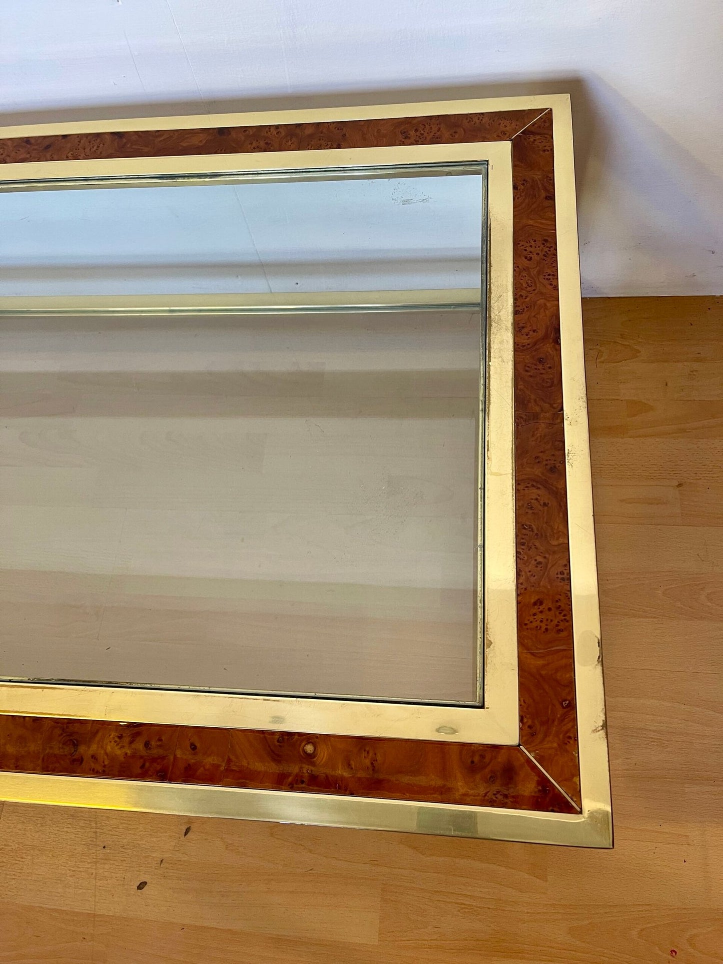 Tavolino da Salotto in Ottone e Radica con Piano in Vetro – Anni '70/'80