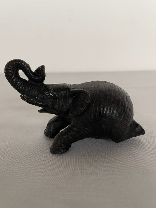 Scultura di Elefante in Metallo – Elegante Dettaglio Artigianale