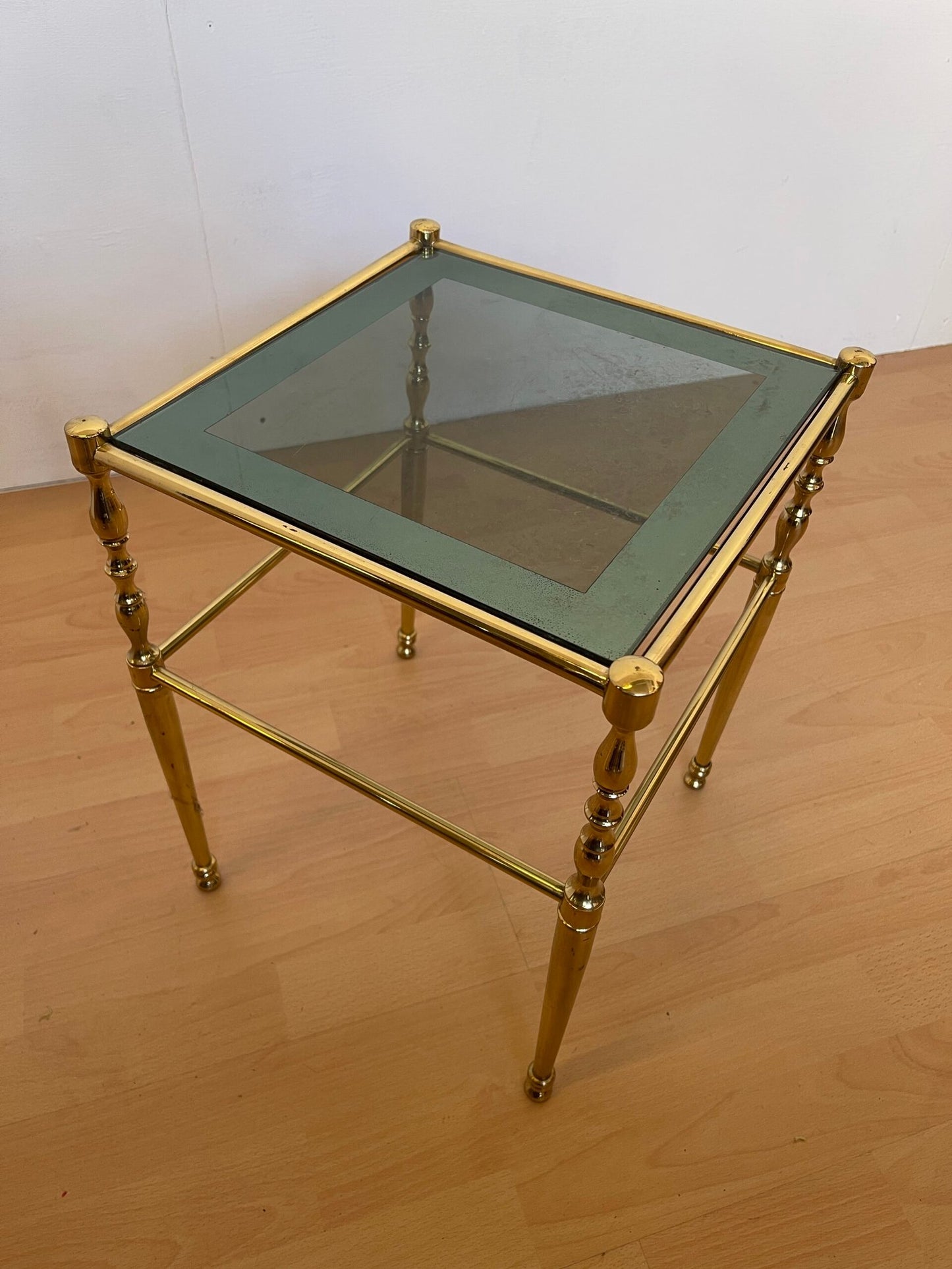 Tavolino in ottone e vetro fumé