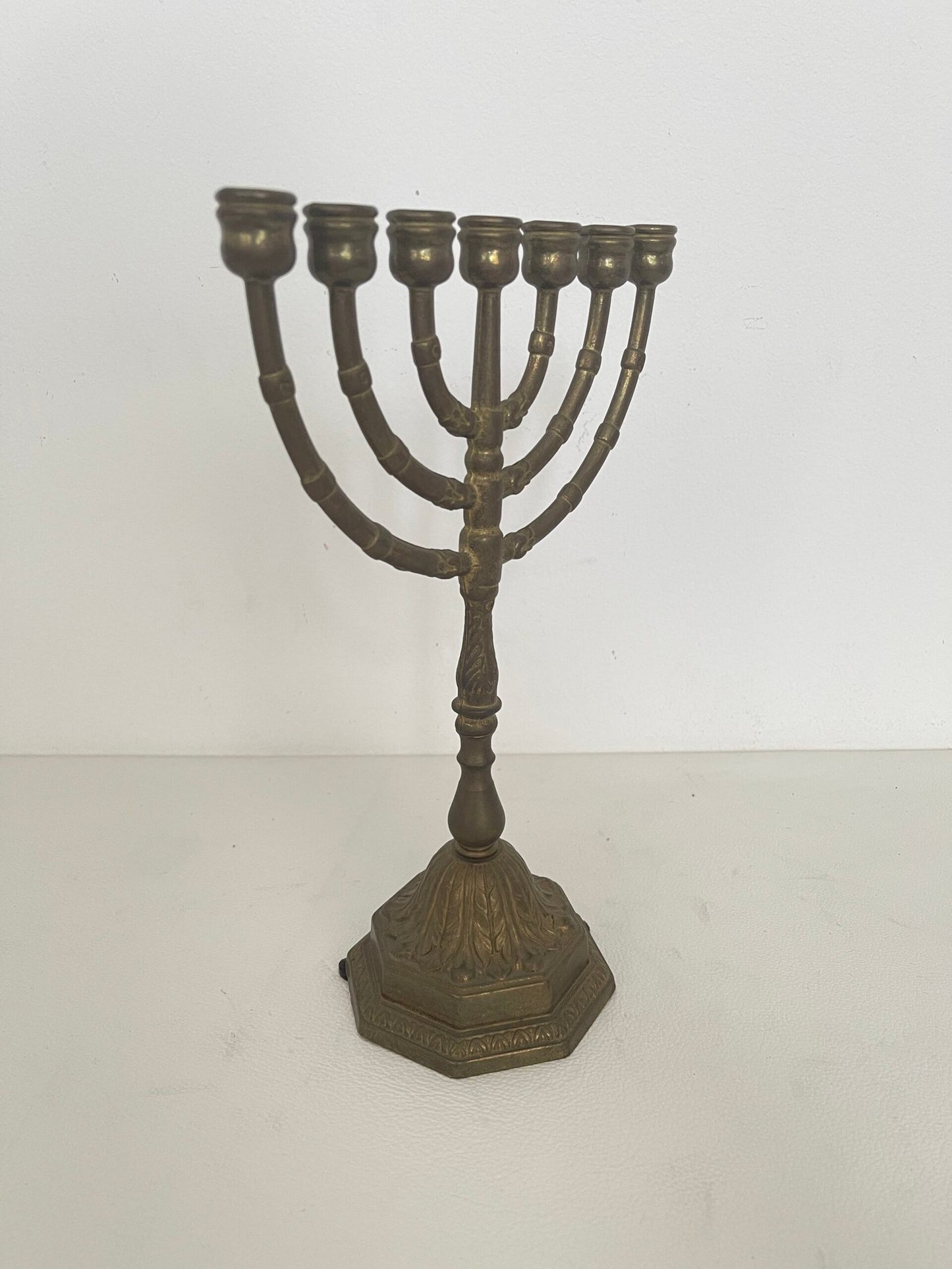 Candelabro a 7 Bracci in Ottone - Stile Classico e Raffinato