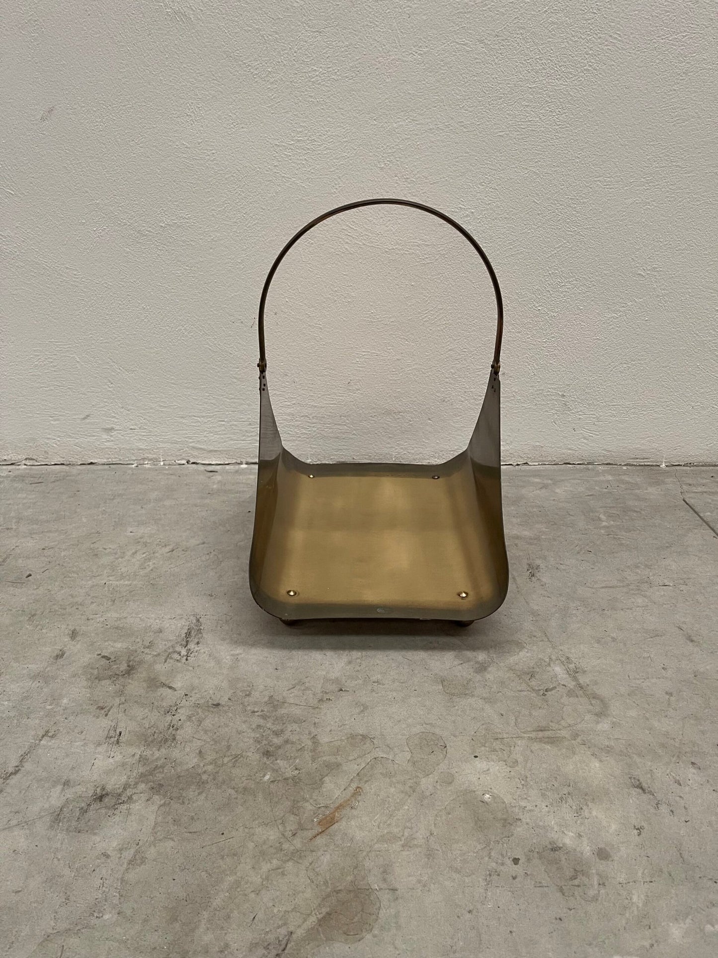 Porta legna in ottone vintage con manico ad arco