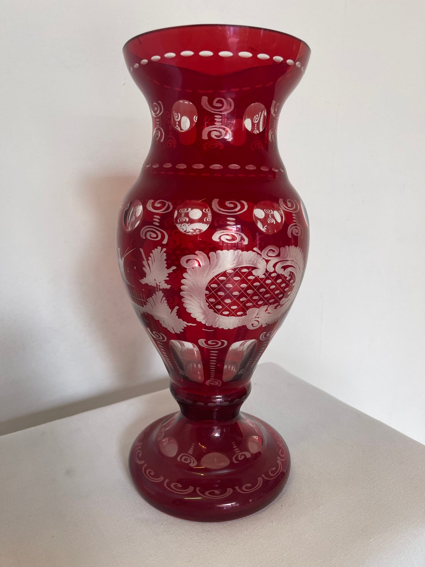 Vaso in Cristallo Rosso Rubino Intagliato