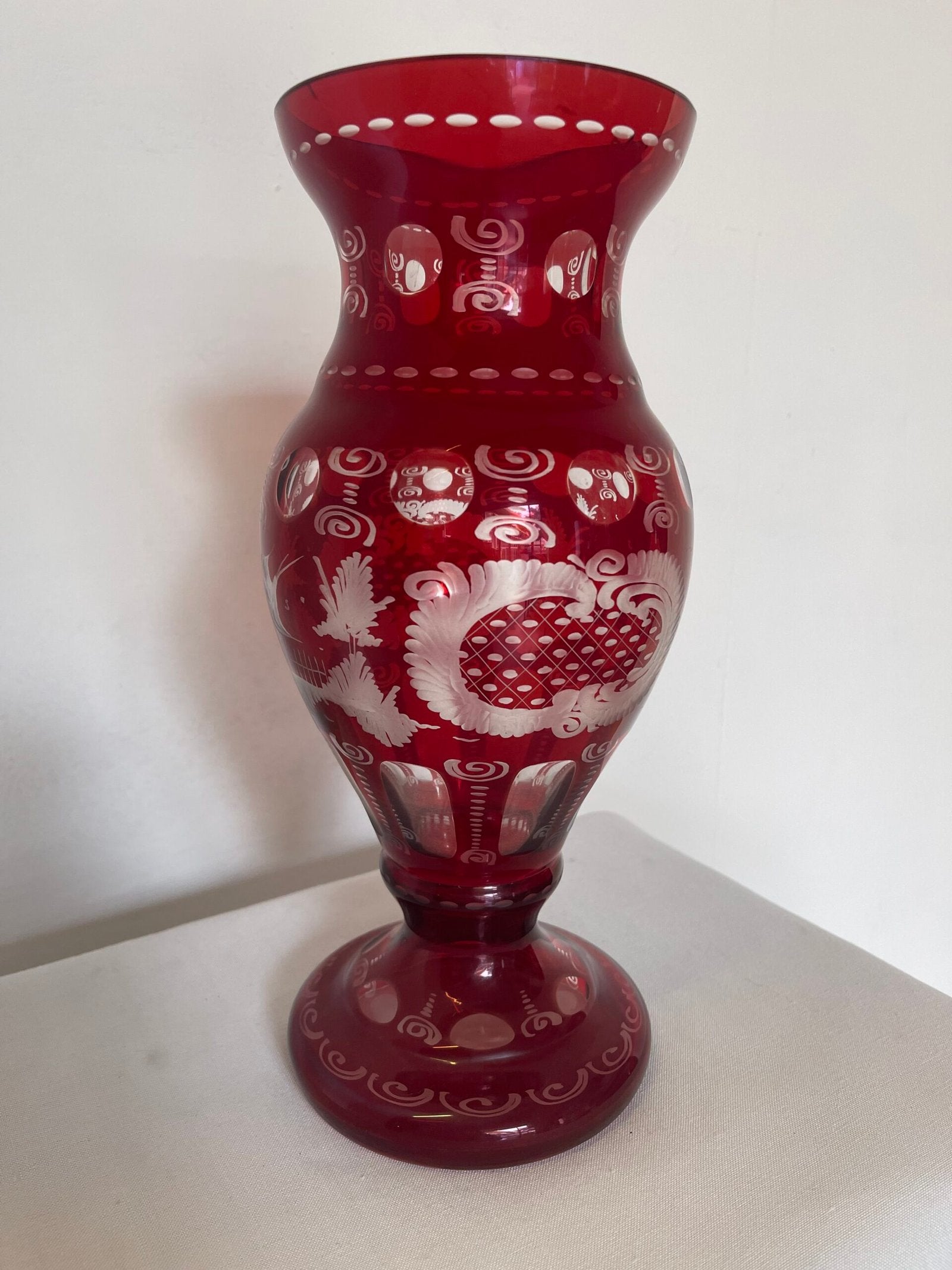 Vaso in Cristallo Rosso Rubino Intagliato