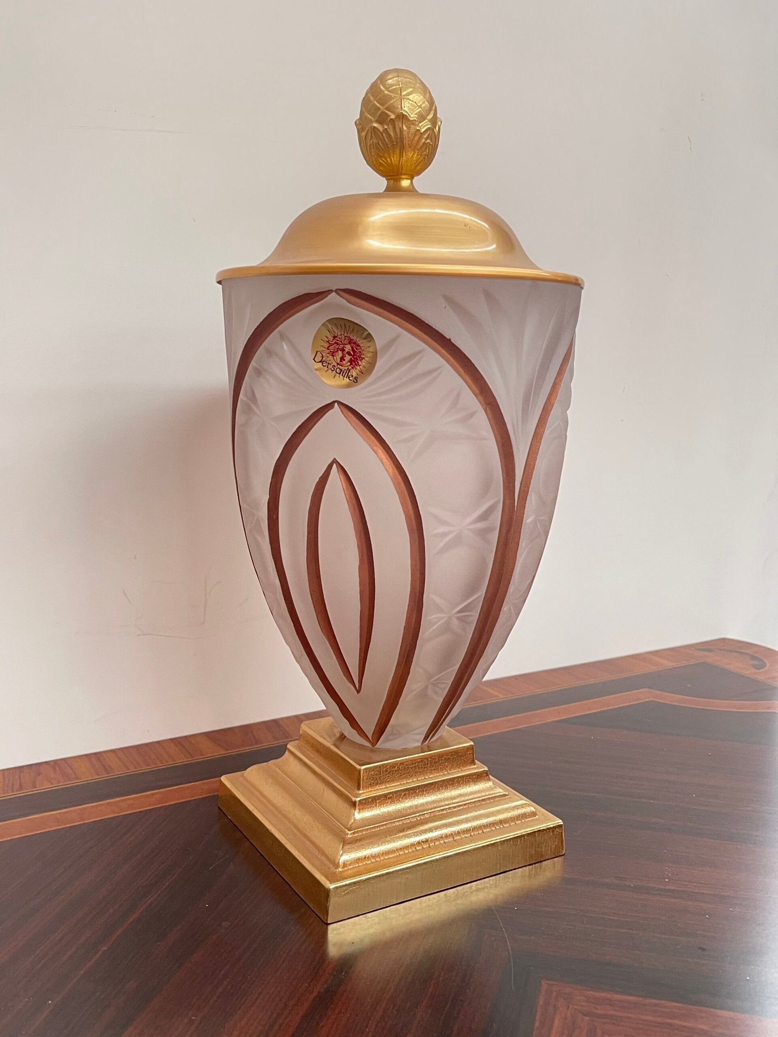 Vaso in vetro artistico con Base Dorata e Coperchio, Italia, anni '90