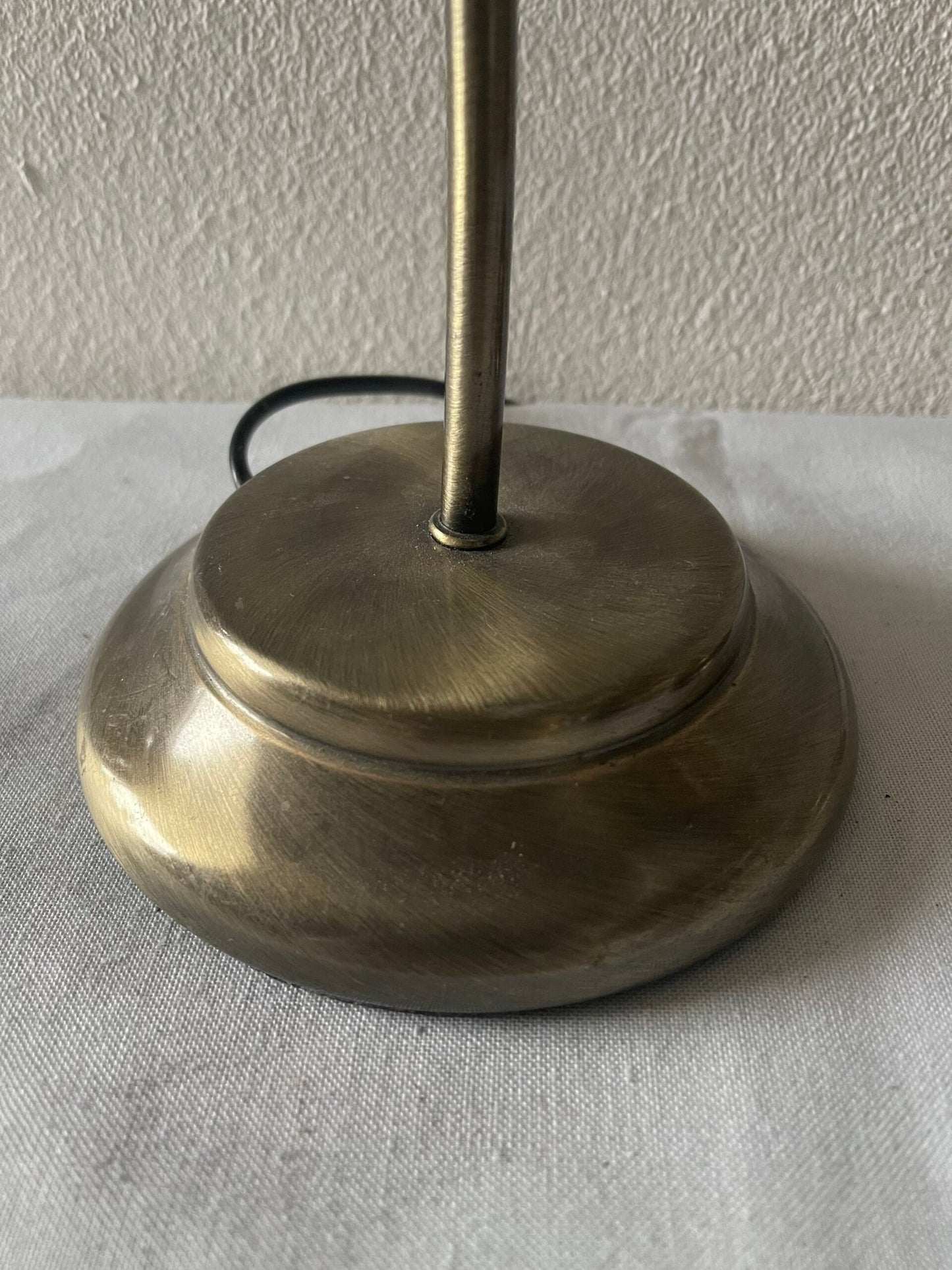 Coppia di lampade da tavolo vintage con base in Ottone e Vetro Opalescente