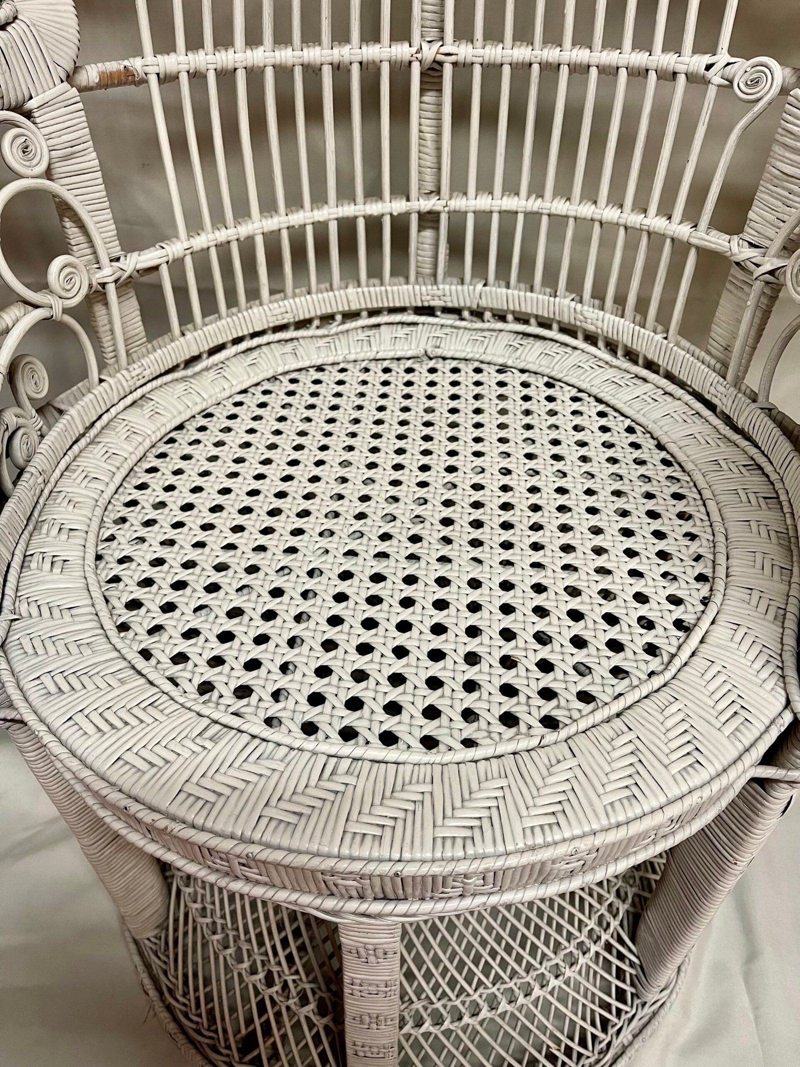 Elegante Poltrona "Pavone" in Rattan Bianco