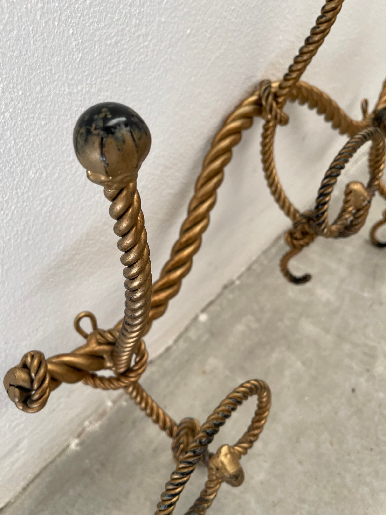 Appendiabiti in bronzo stile corda XX secolo italiano