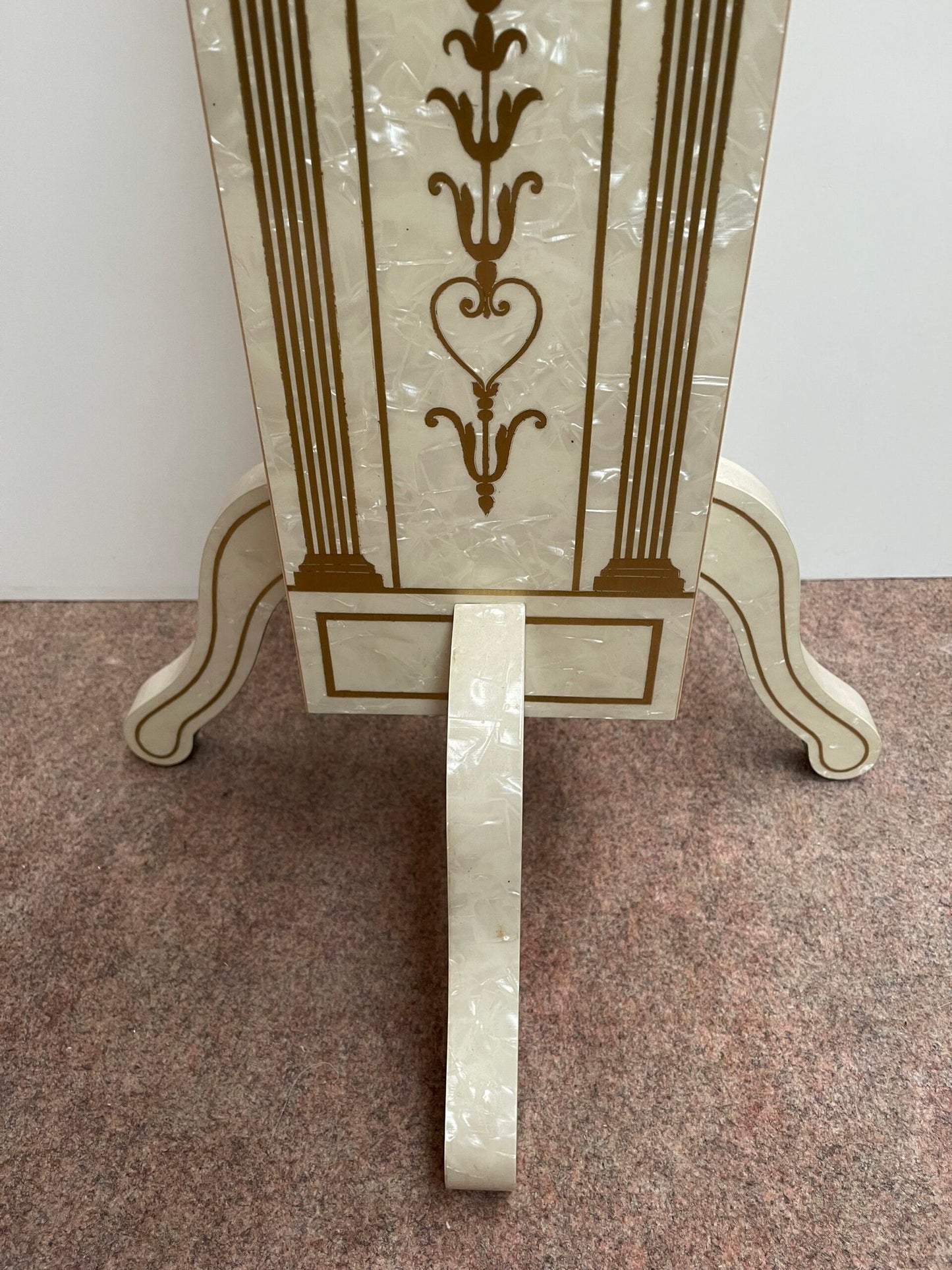 Attaccapanni Servomuto in stile neoclassico con Intarsi Dorati e Dettagli in Ottone - Eleganza e Funzionalità