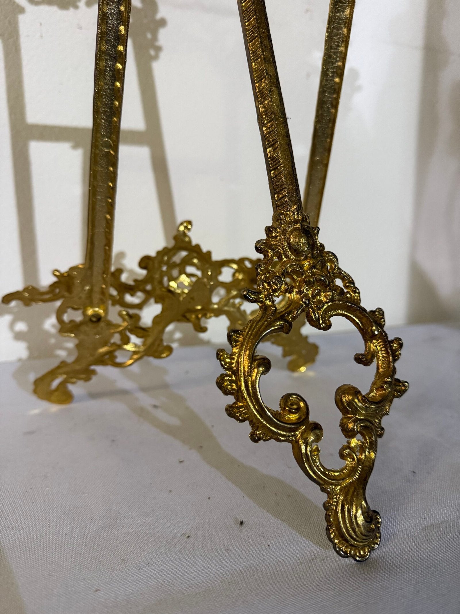 Cornice in bronzo dorato