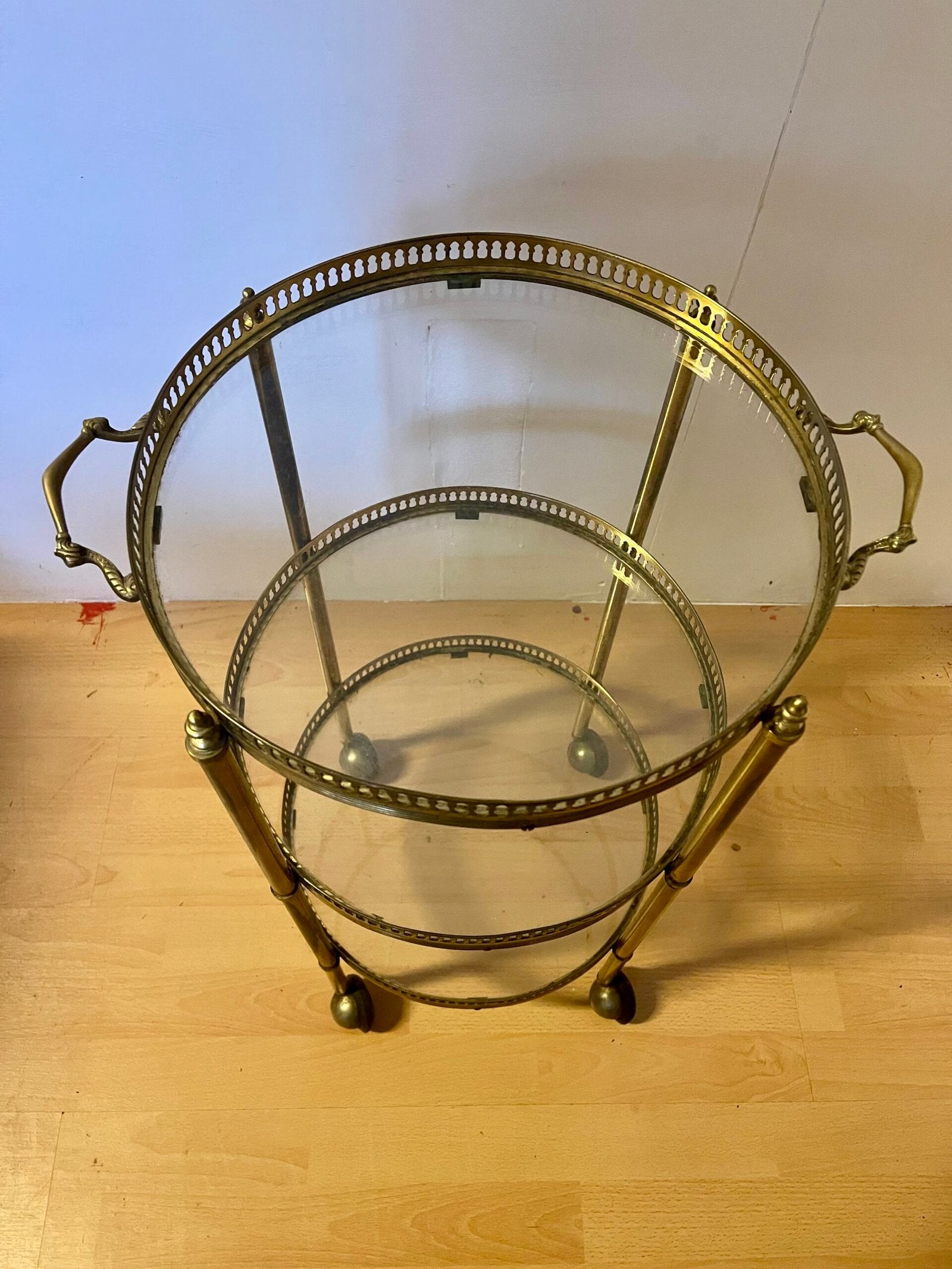 Carrello da tè o bar in ottone e vetro