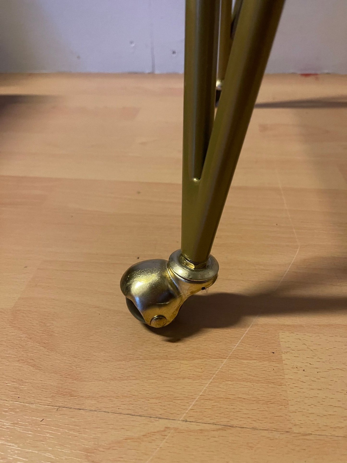 Carrello portavivande in ottone e vetro