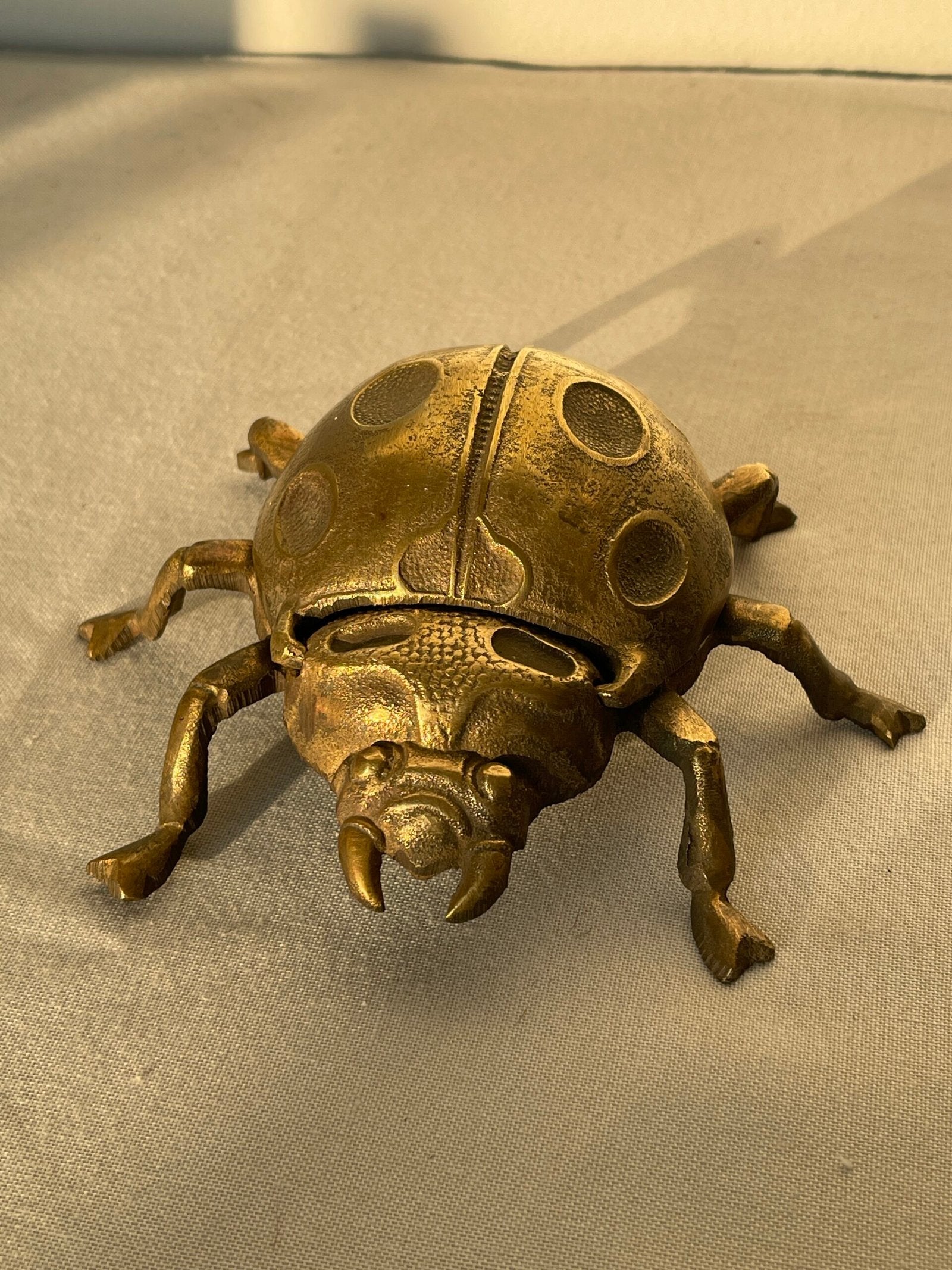 Scatola in Ottone a Forma di Coccinella – Italia, metà ‘900