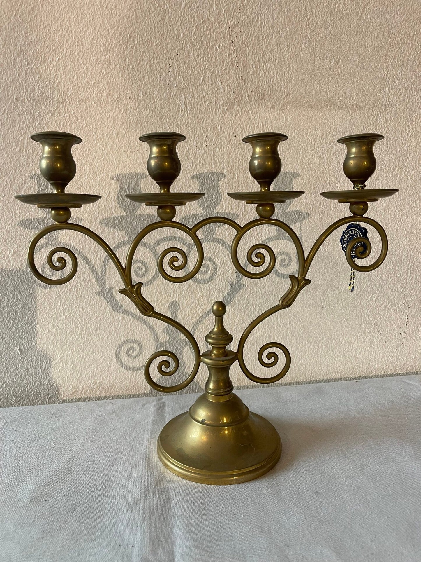 Candelabro in Ottone a Quattro Fiamme con Volute