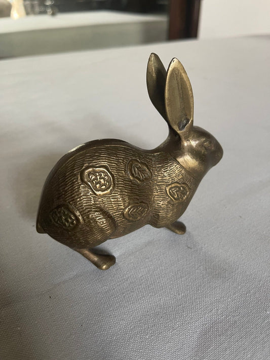 Statuetta di Coniglio/Lepre in Bronzo con Decorazioni Orientali