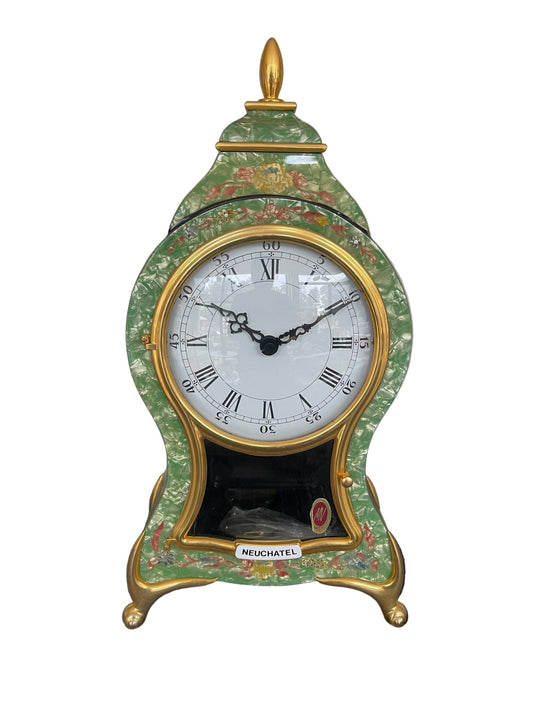 Orologio da Tavolo “Neuchatel” – Elegante con Pendolo e Dettagli Floreali in Stile Antico
