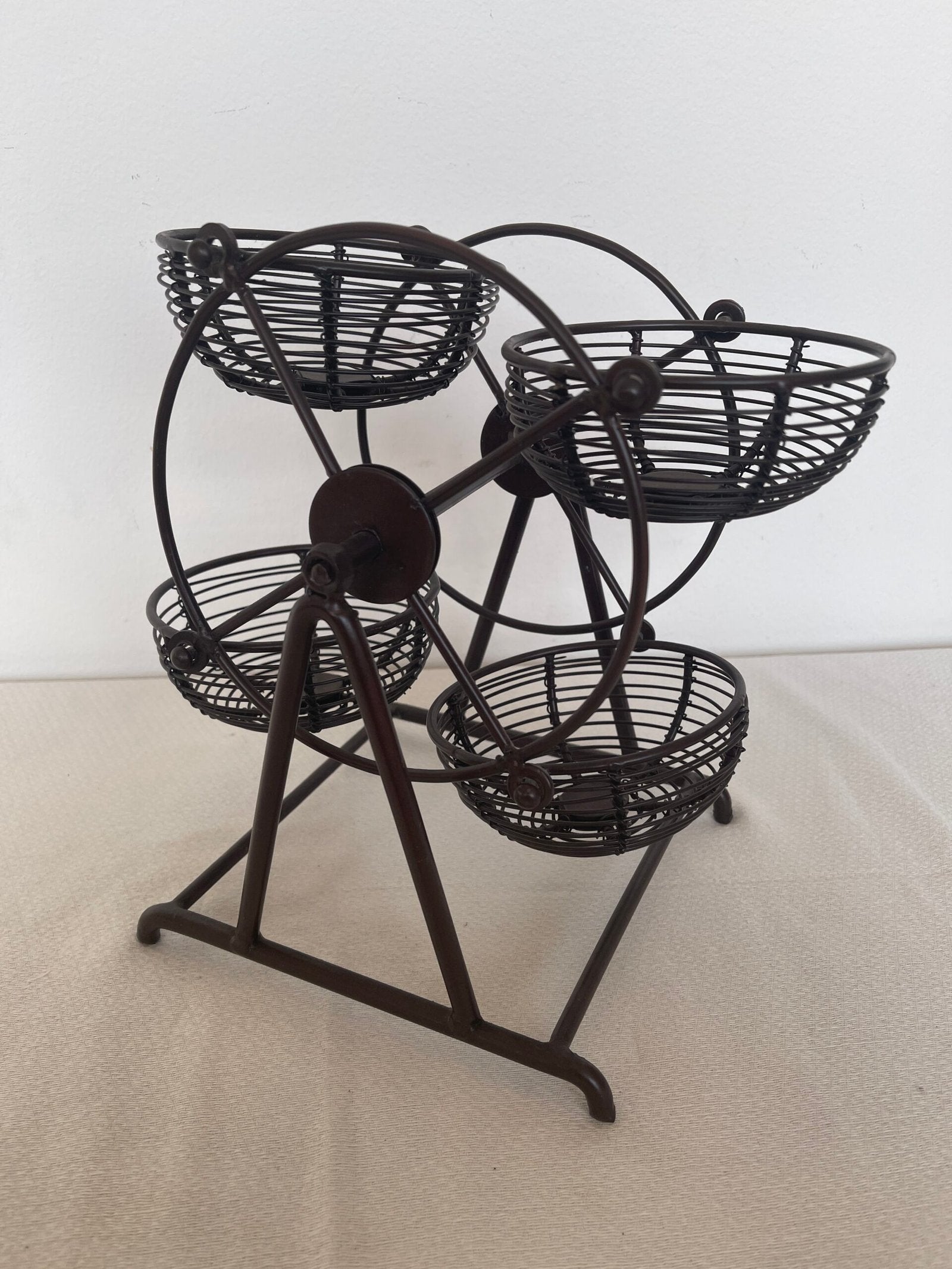 Giostra Portaoggetti in Filo di Ferro – Modello Ruota Panoramica