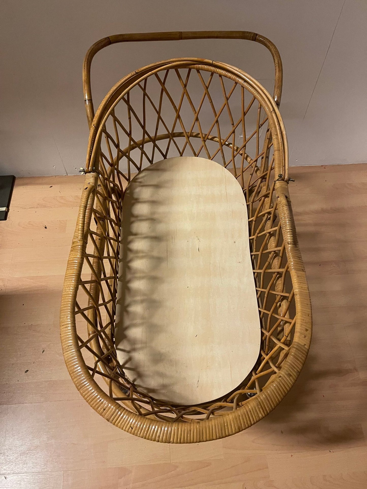 Carrozzina in Rattan con Ruote