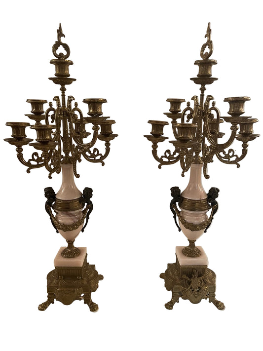 Coppia di candelabri in marmo rosa e bronzo dorato