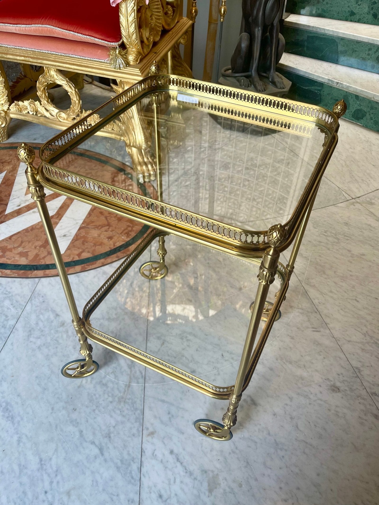 Carrello da tè su ruote