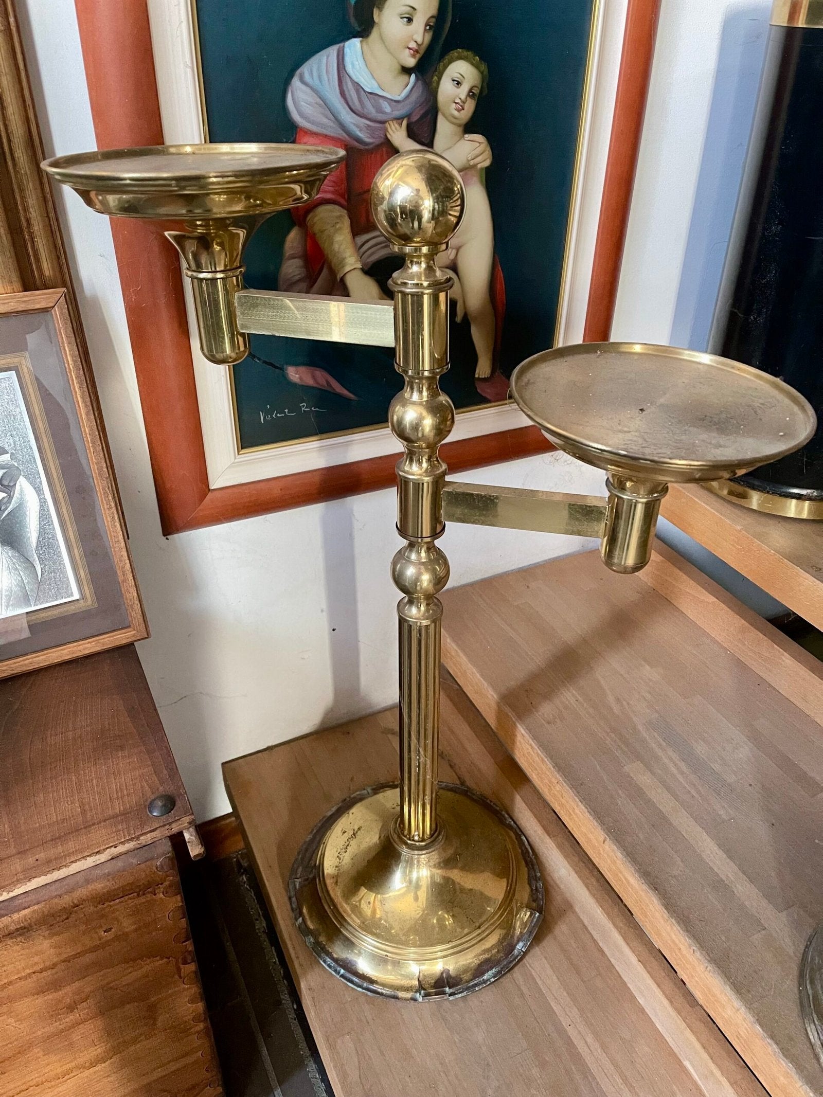 Vassoi Portatutto da terra in ottone con bilancia