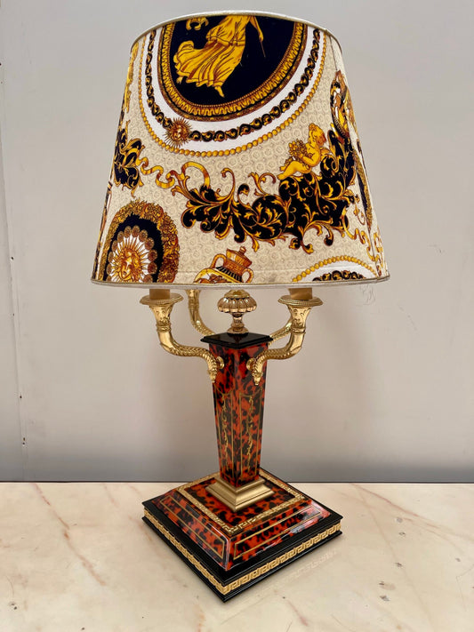 La lampada da tavolo in stile Impero con Paralume Classico Decorato