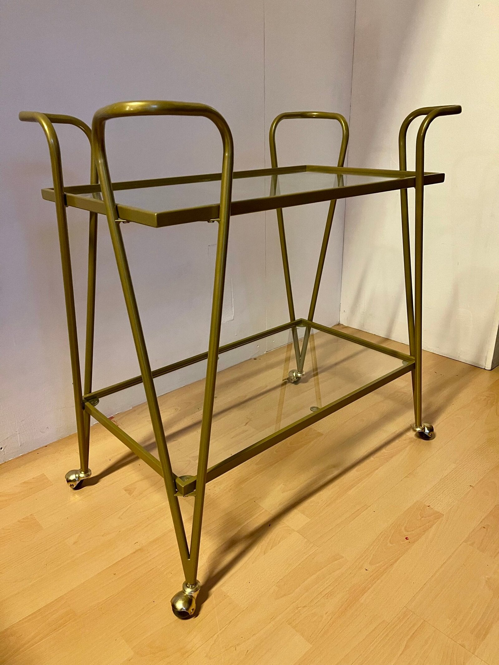 Carrello portavivande in ottone e vetro