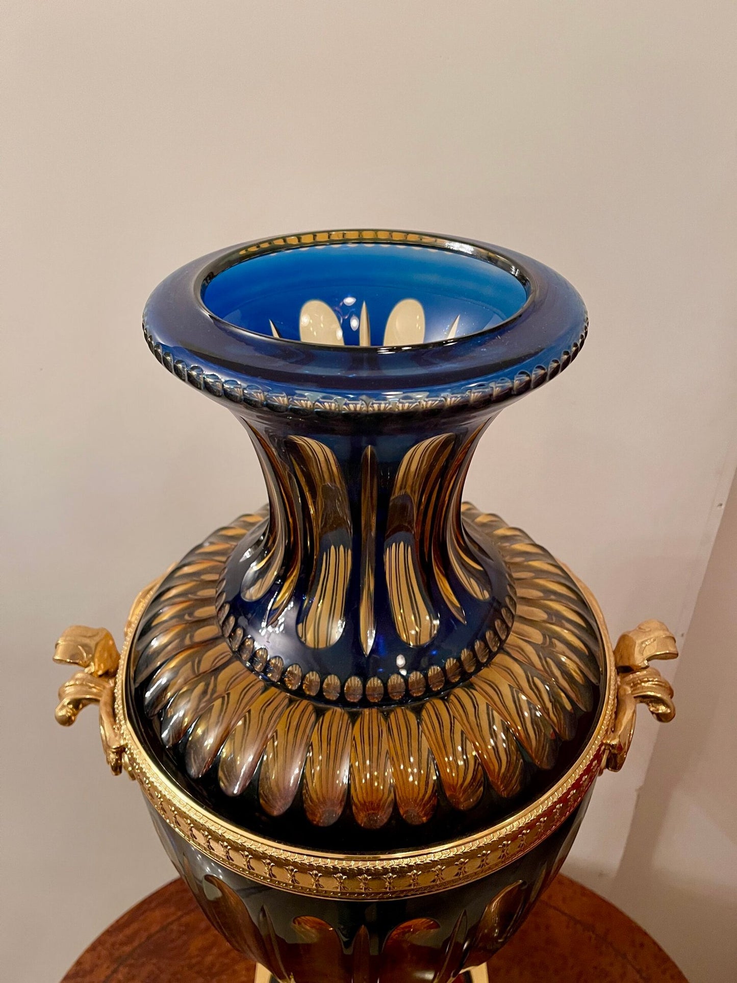 Anfora Italiana Reale in vetro colorato e bronzo dorato degli anni '70