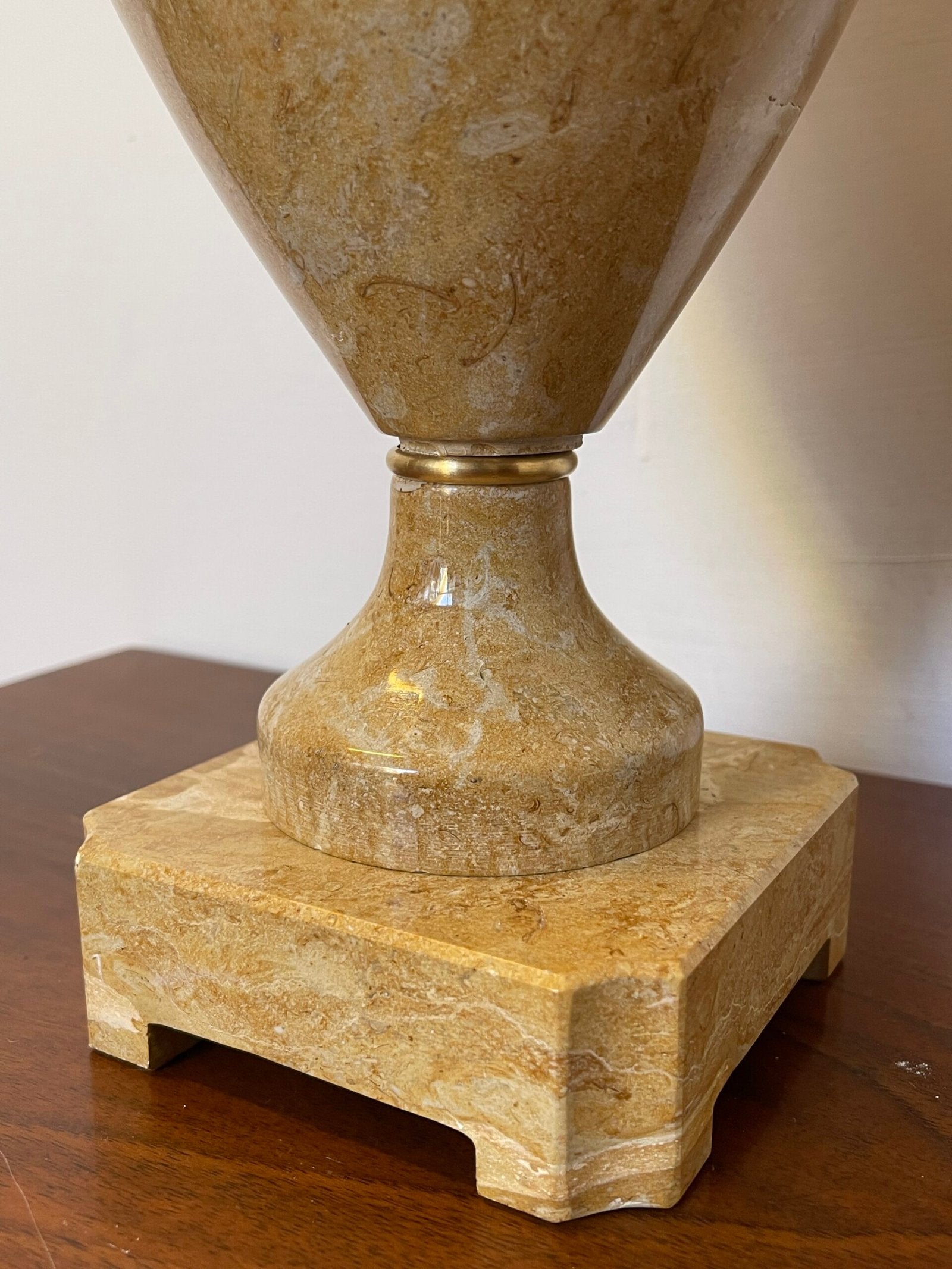 Urna Decorativa in Marmo Giallo Siena con Finiture in Ottone