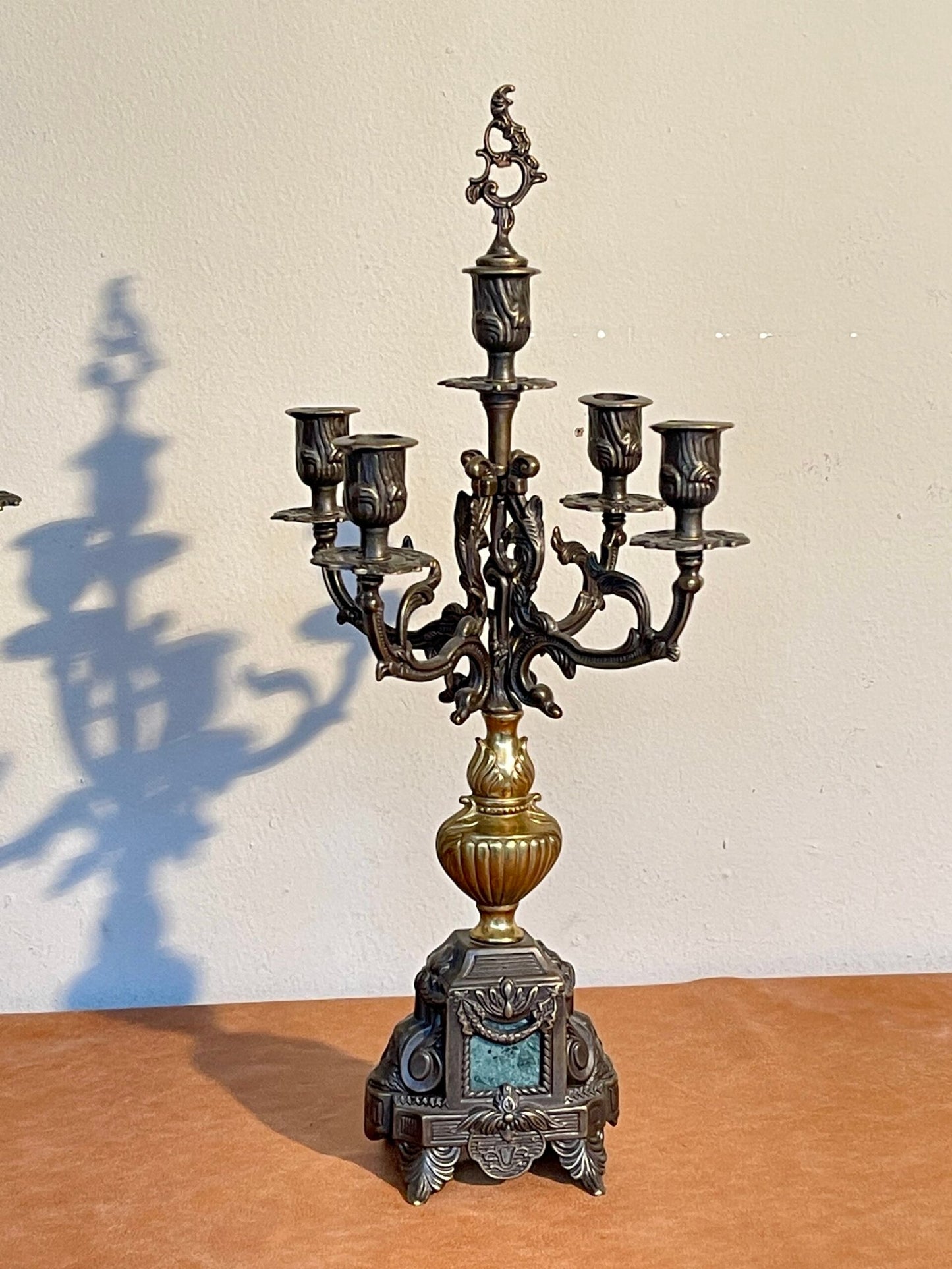 «Le Fiamme del Tempo - Candelabri Francesi d'Epoca»