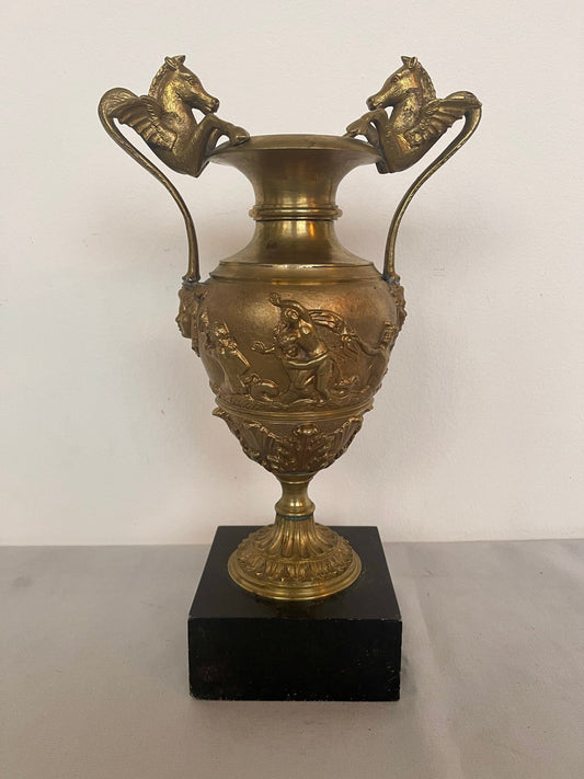 Vaso Antico in Bronzo con Decorazioni Classiche su Base in Marmo