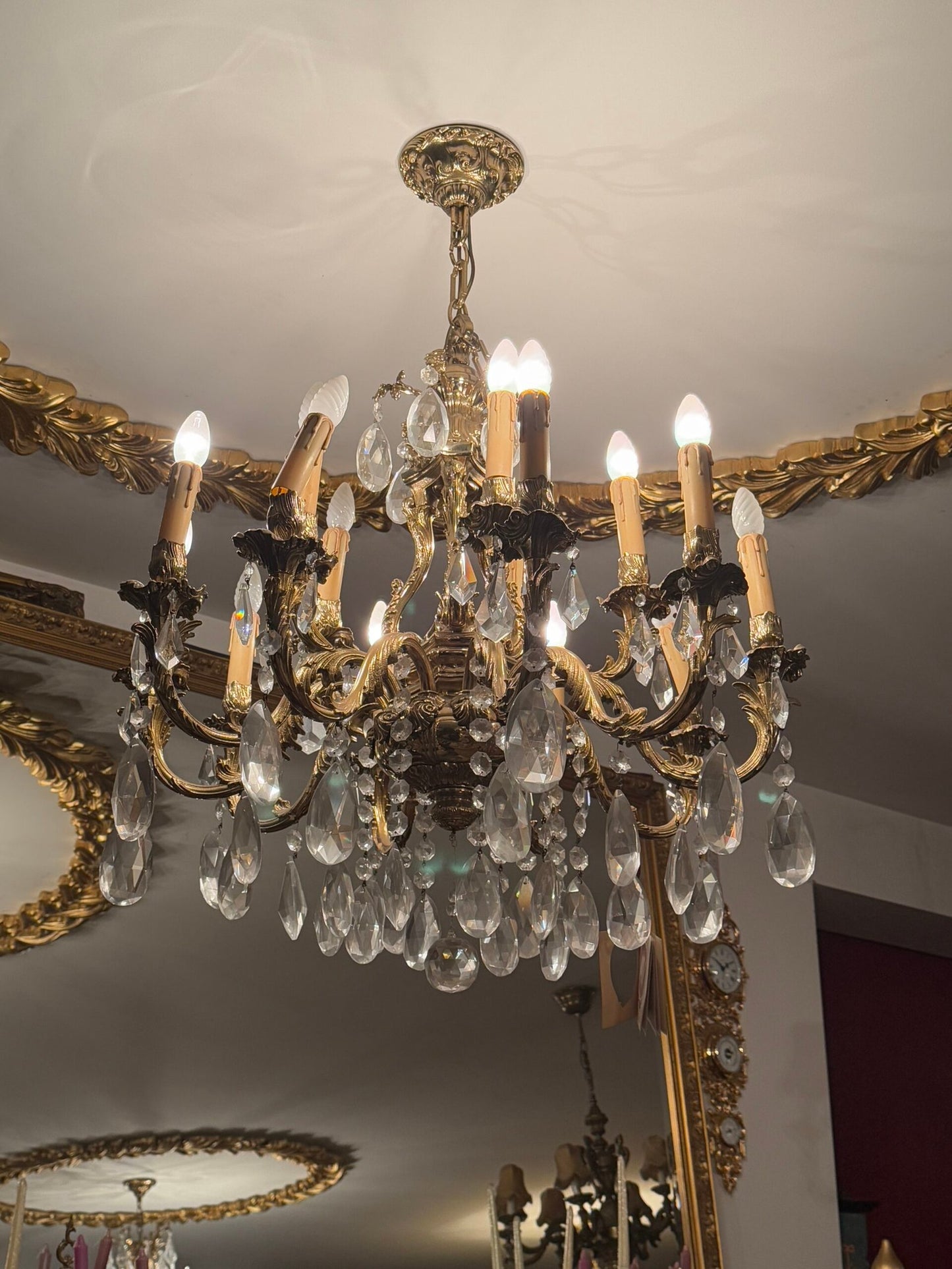 Elegante lampadario italiano in stile barocca