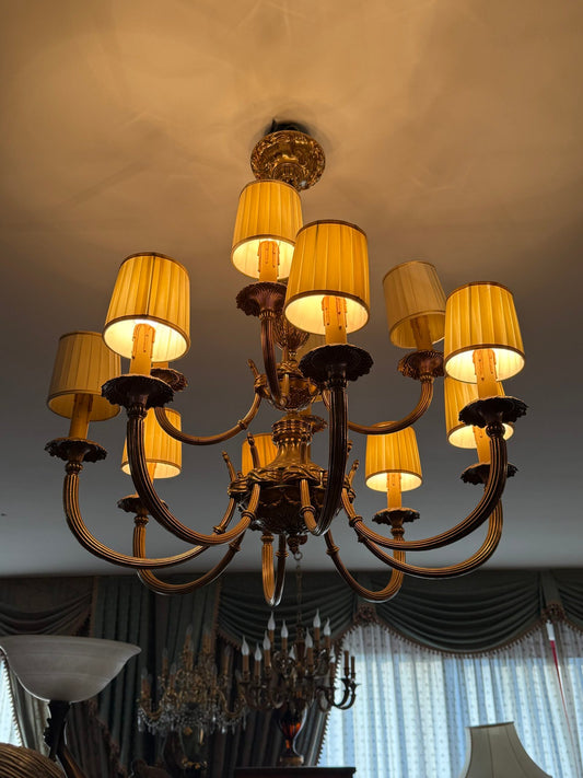 Sontuoso lampadario italiano a soffitto in stile classico