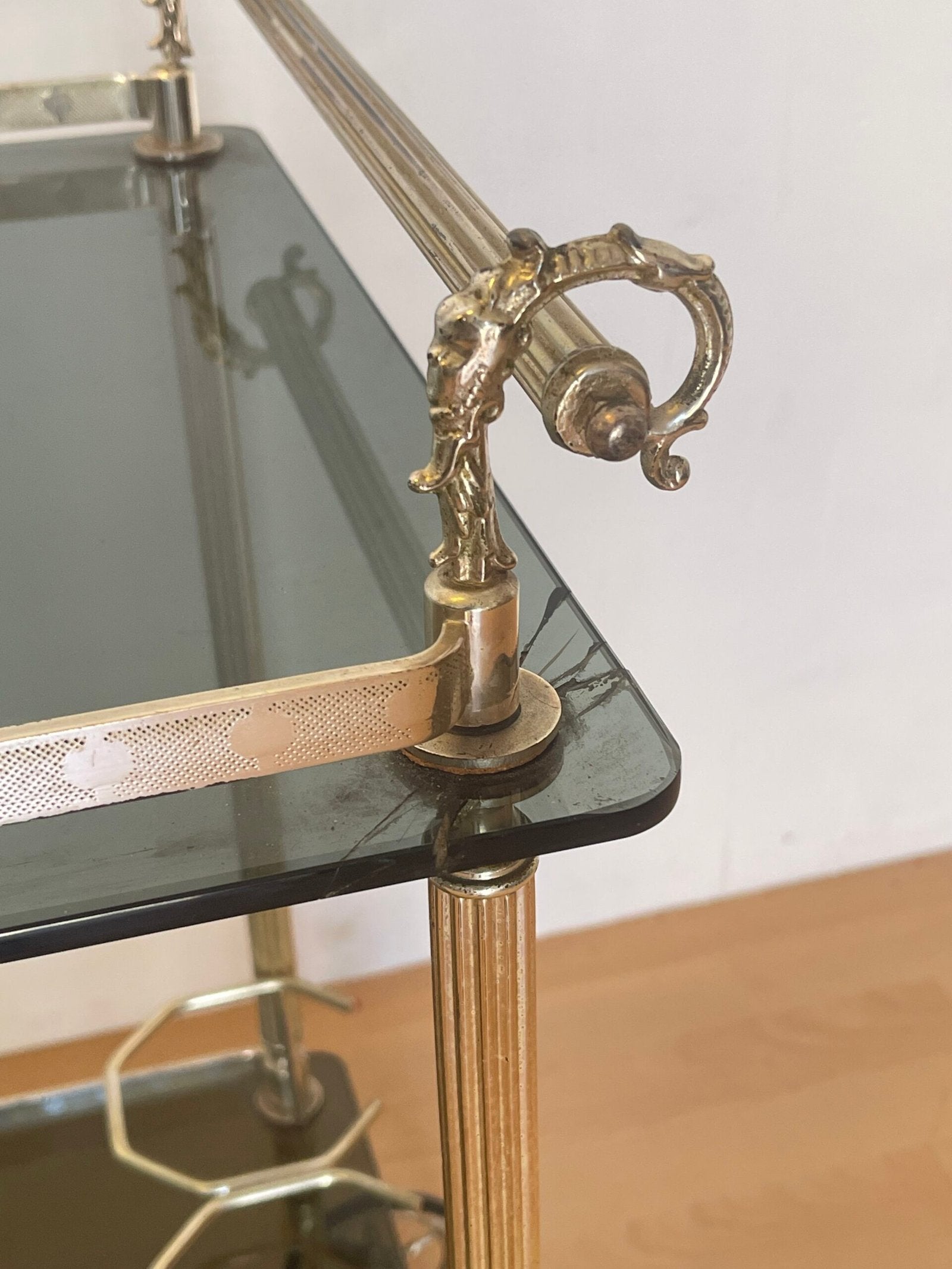 Carrello Bar vintage in Otto Cromato e Vetro Fumé «Silver Chic»