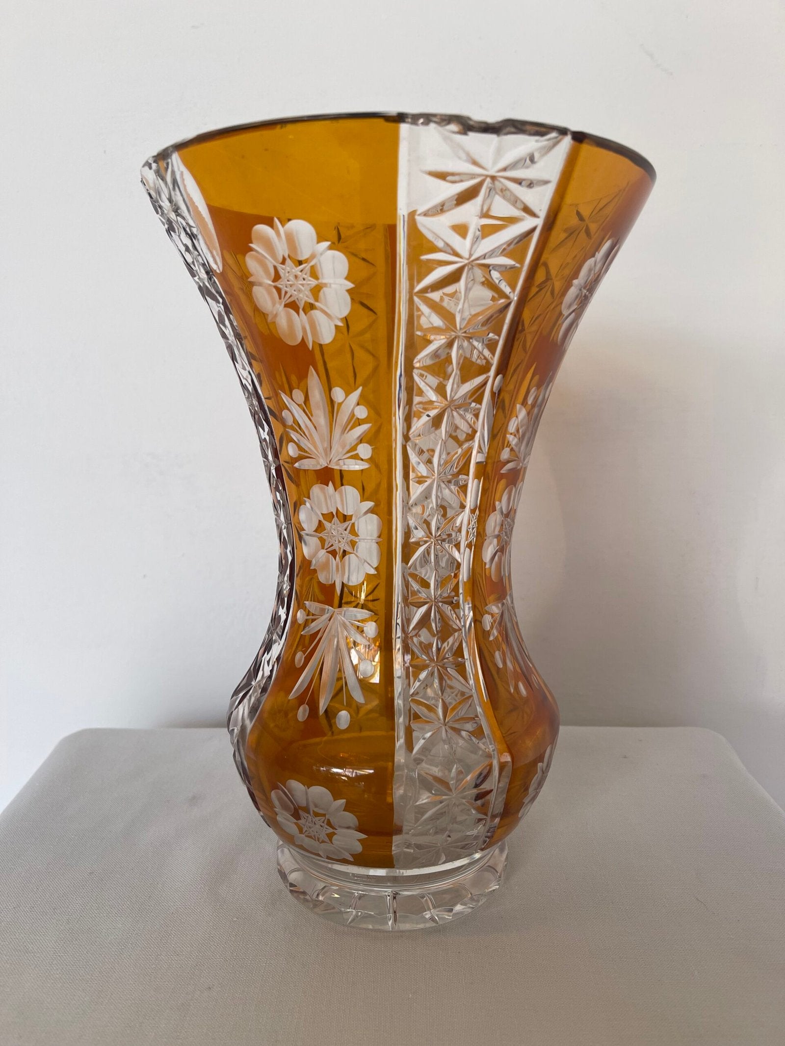 Vaso in Cristallo Ambra Intagliato