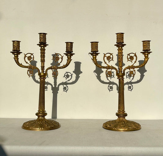 Elegante Coppia di Candelabri in Bronzo Dorato