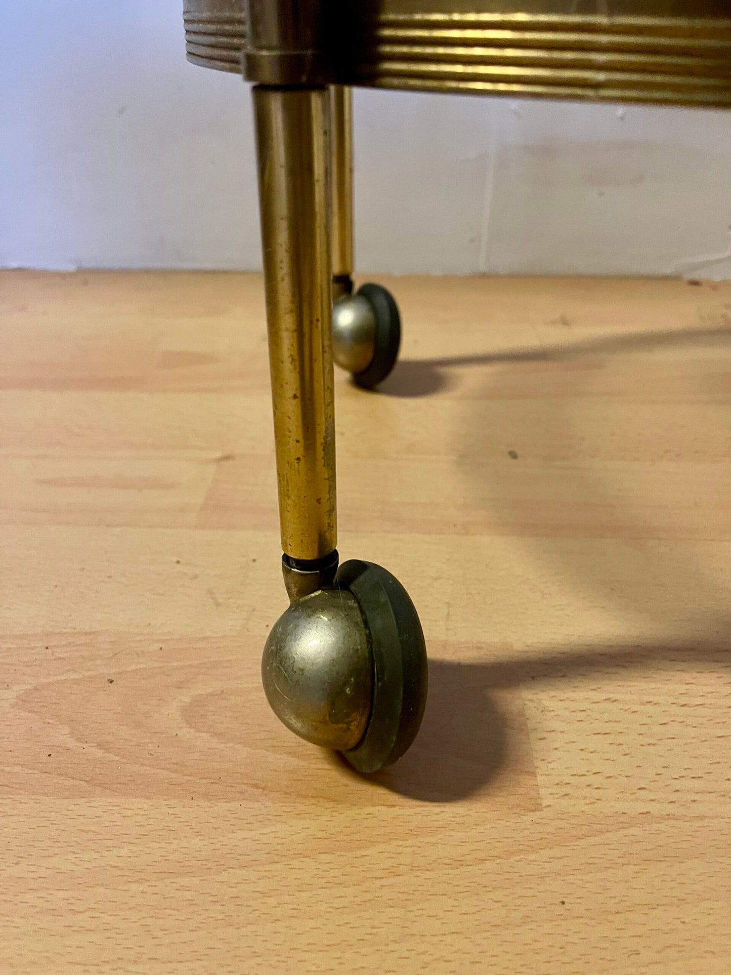 Carrello da tè o bar in ottone e vetro