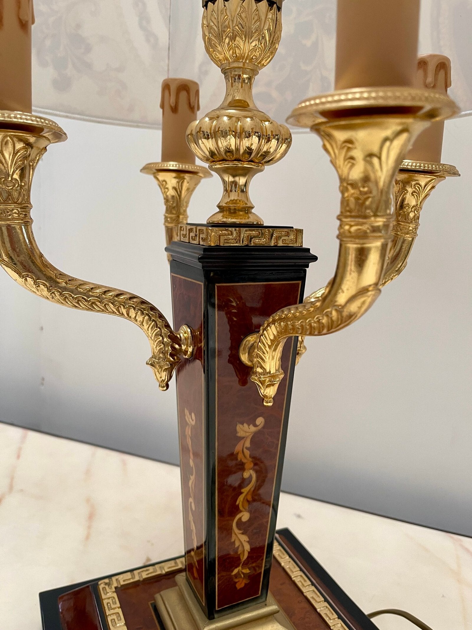 La lampada da tavolo in stile Impero con Paralume Classico Decorato