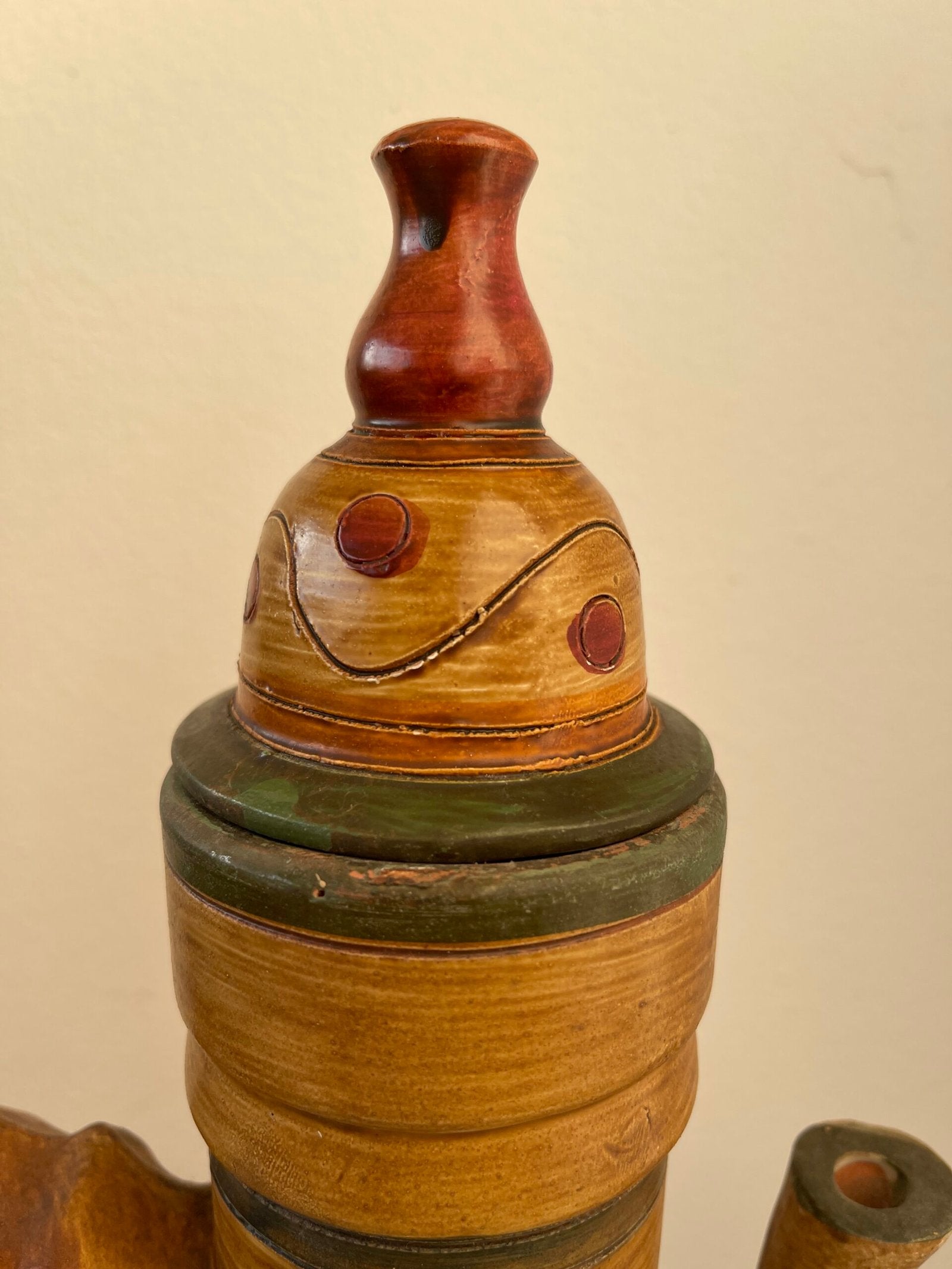 Brocca Decorativa in Terracotta Dipinta a Mano – Stile Rustico / Folk Art