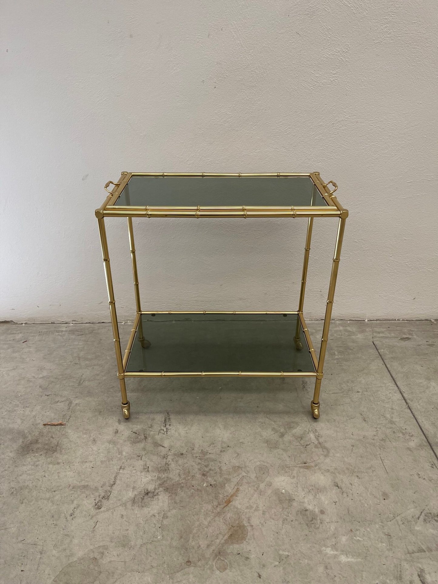 Carrello bar vintage in ottone e vetro fumé – stile bamboo