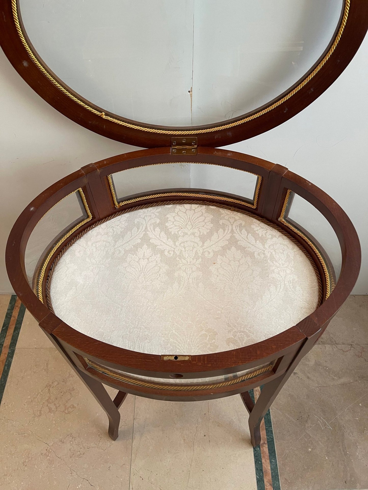 Tavolino vetrina da esposizione – Stile classico elegante