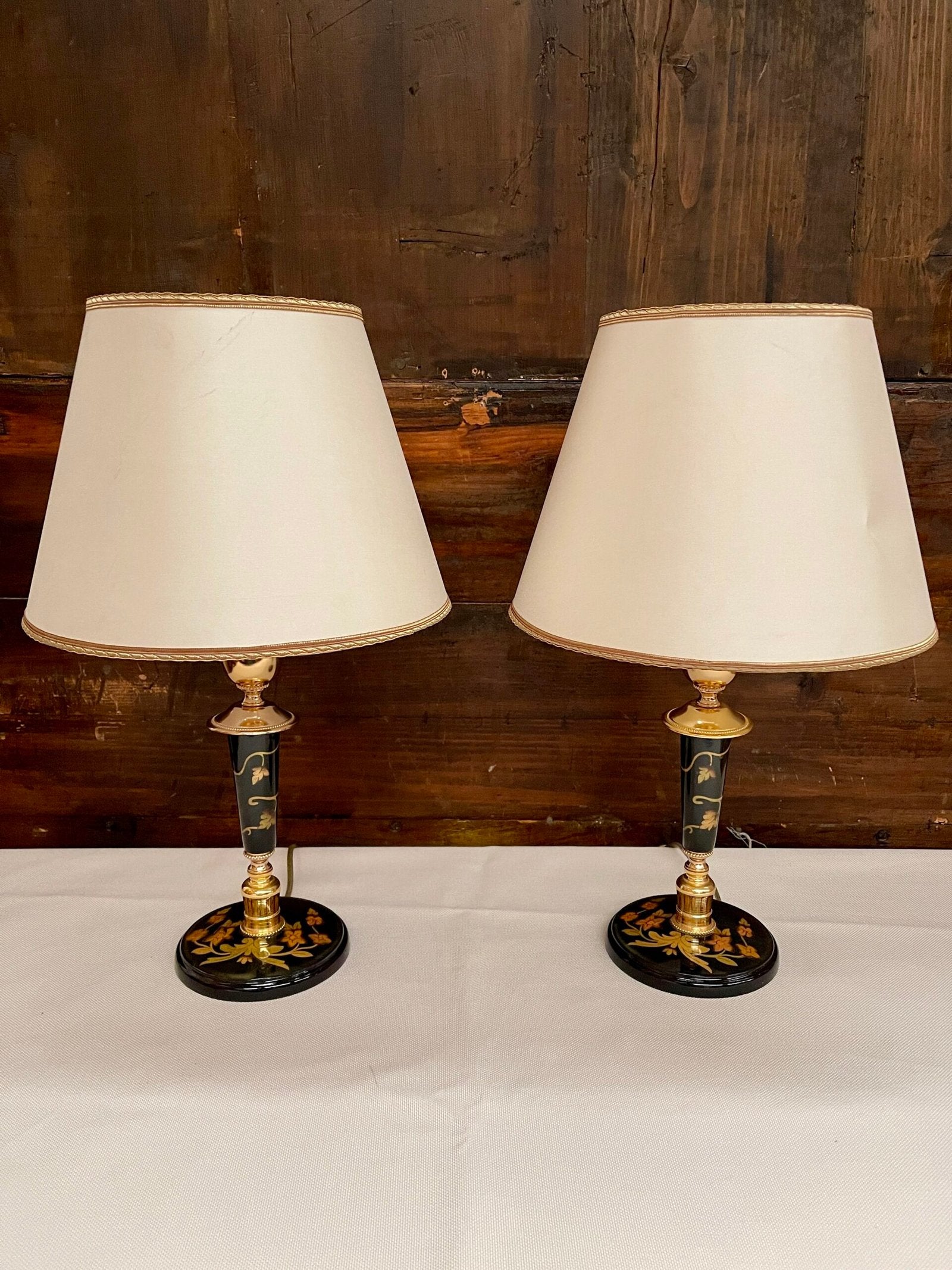 Coppia di lampade da tavolo Classiche - Eleganza Sobria e Raffinata