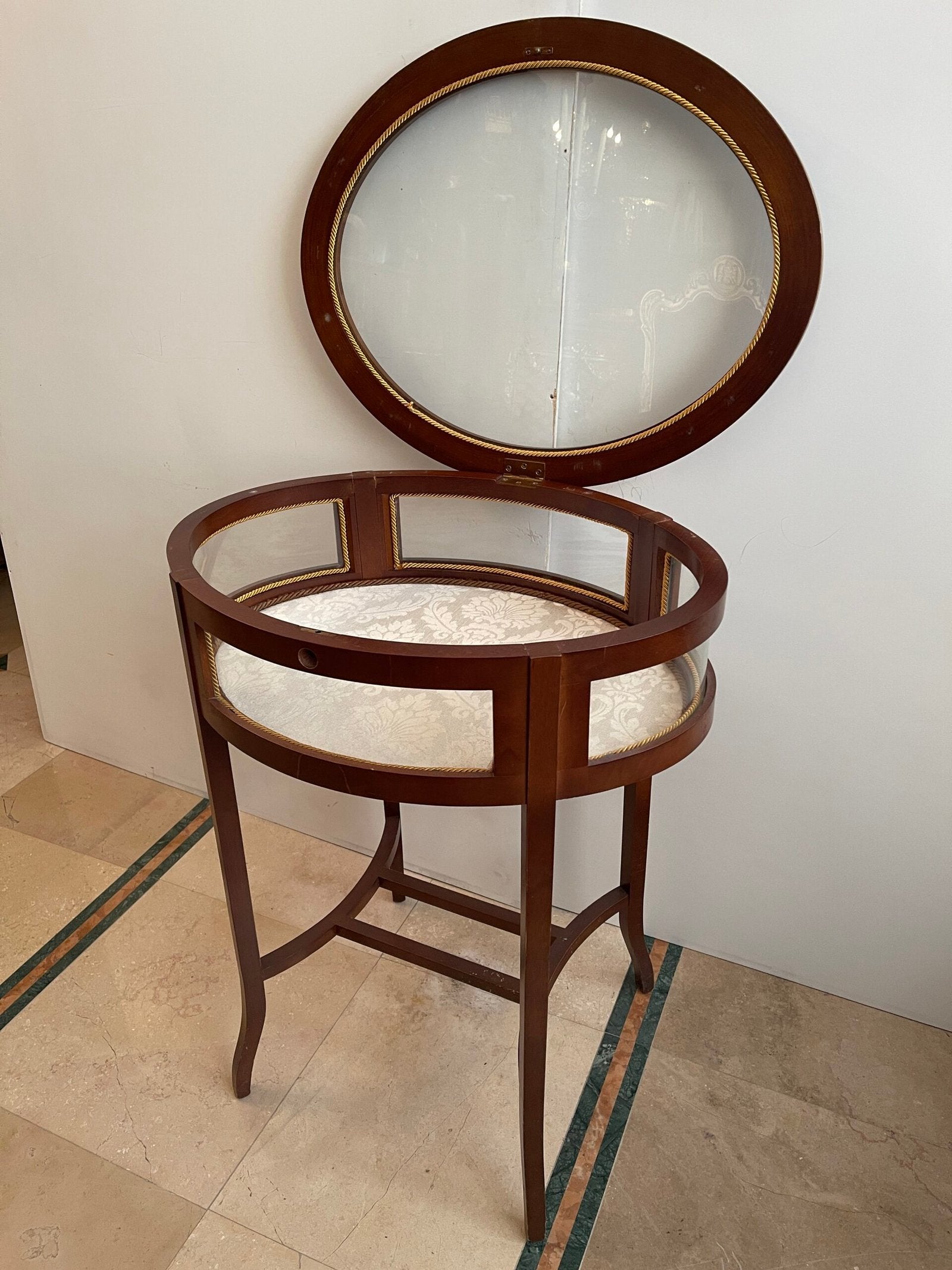 Tavolino vetrina da esposizione – Stile classico elegante