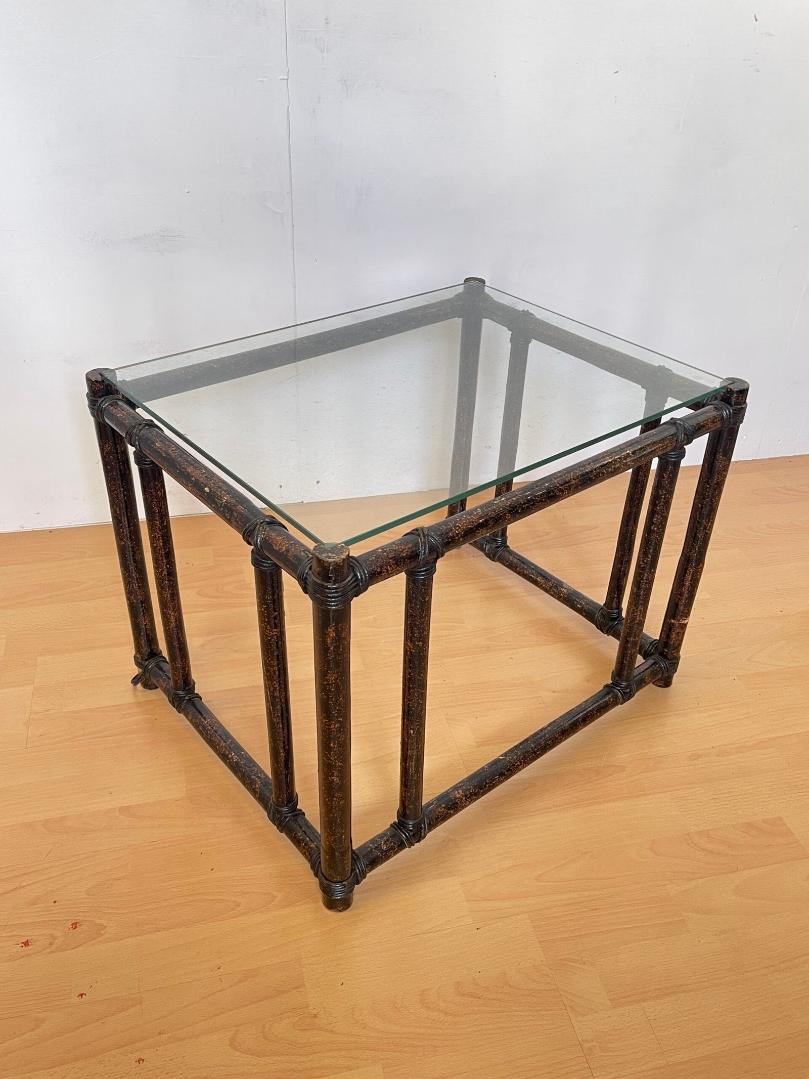 Tavolino in Bambù con Piano in Vetro «Eleganza Naturale»