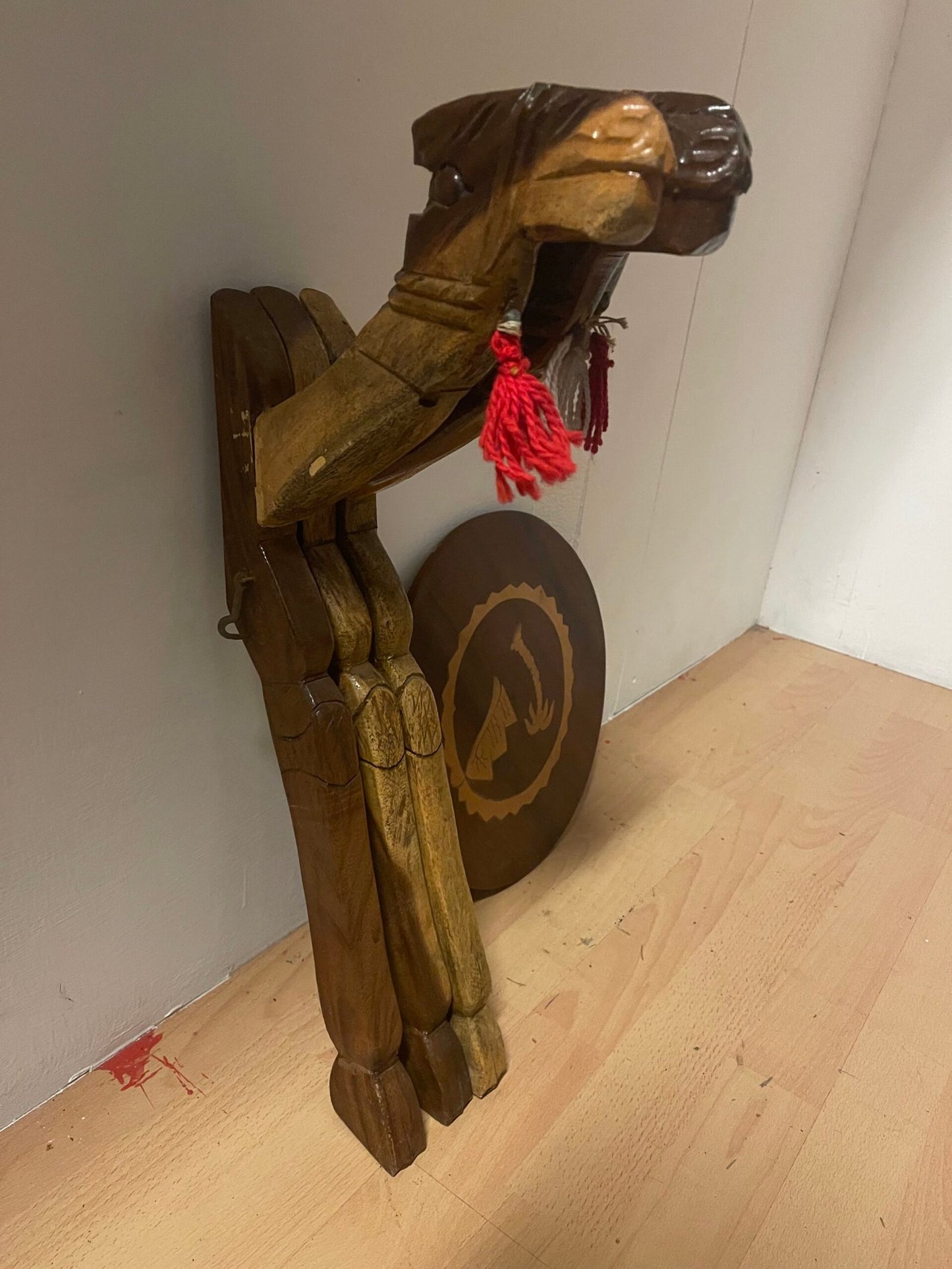 Tavolino Intagliato con Elefanti