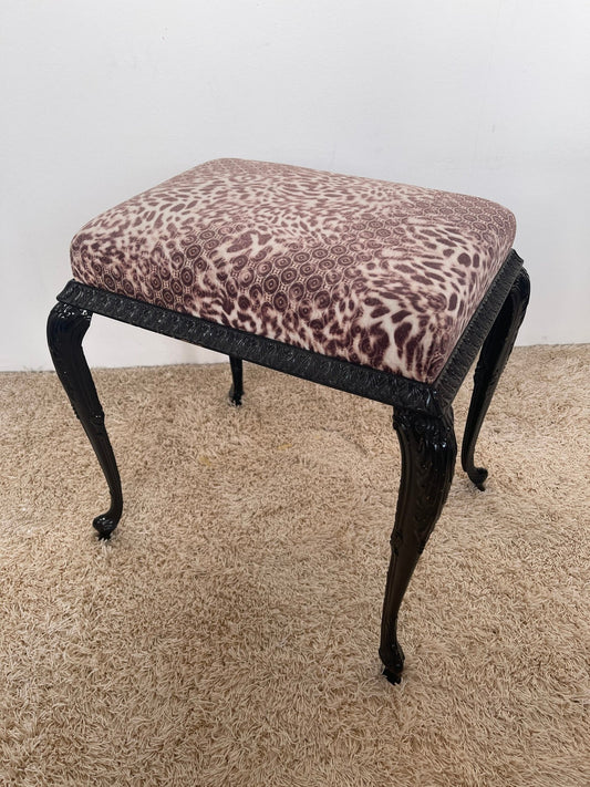Sgabello vintage in stile barocco con tessuto animalier