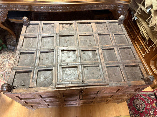 Cassapanca Etnica in Legno Massello e Ferro Battuto Chiodato