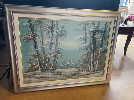 Paesaggio boschivo innevato