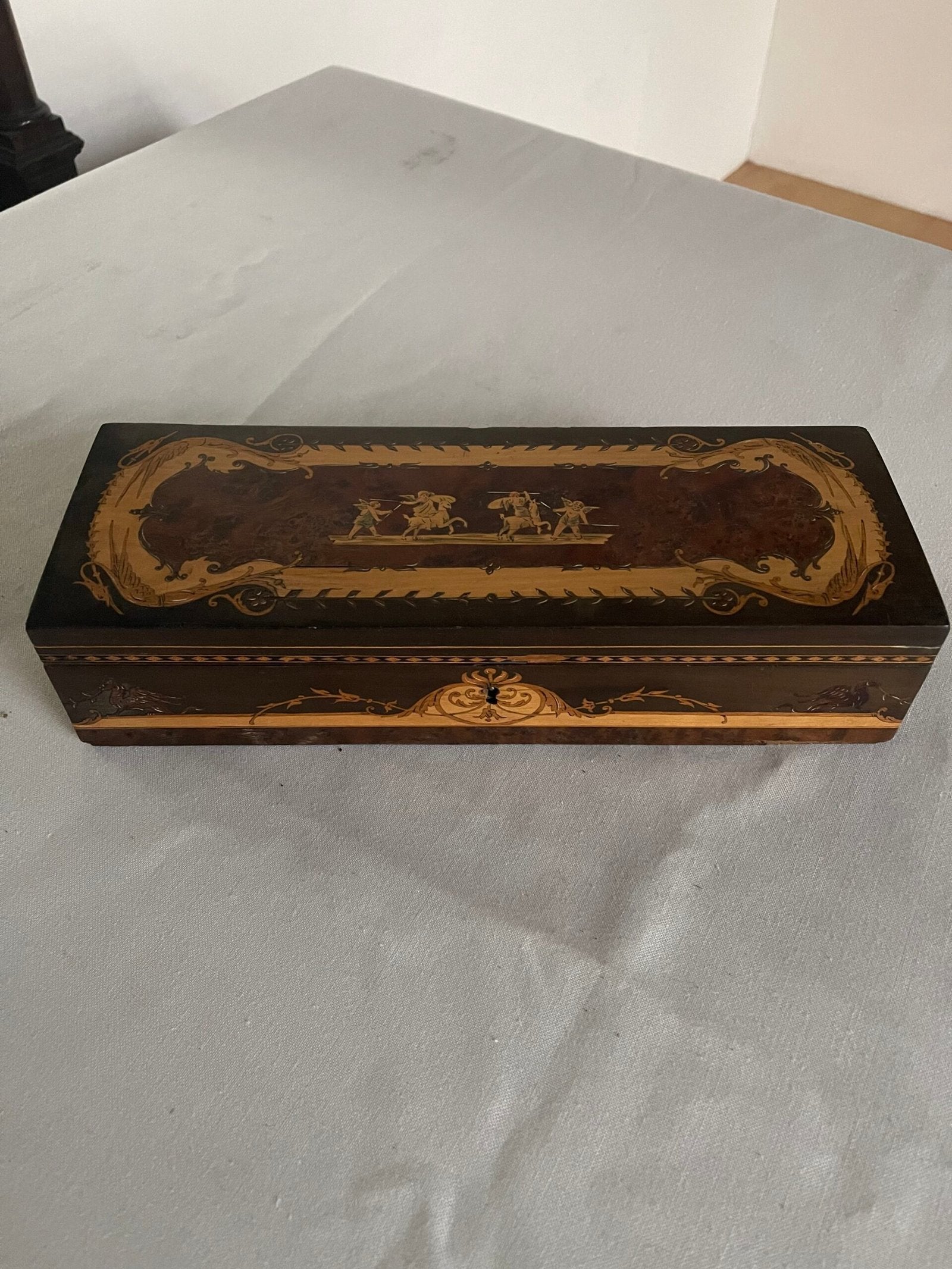 Cofanetto intarsiato stile Neoclassico